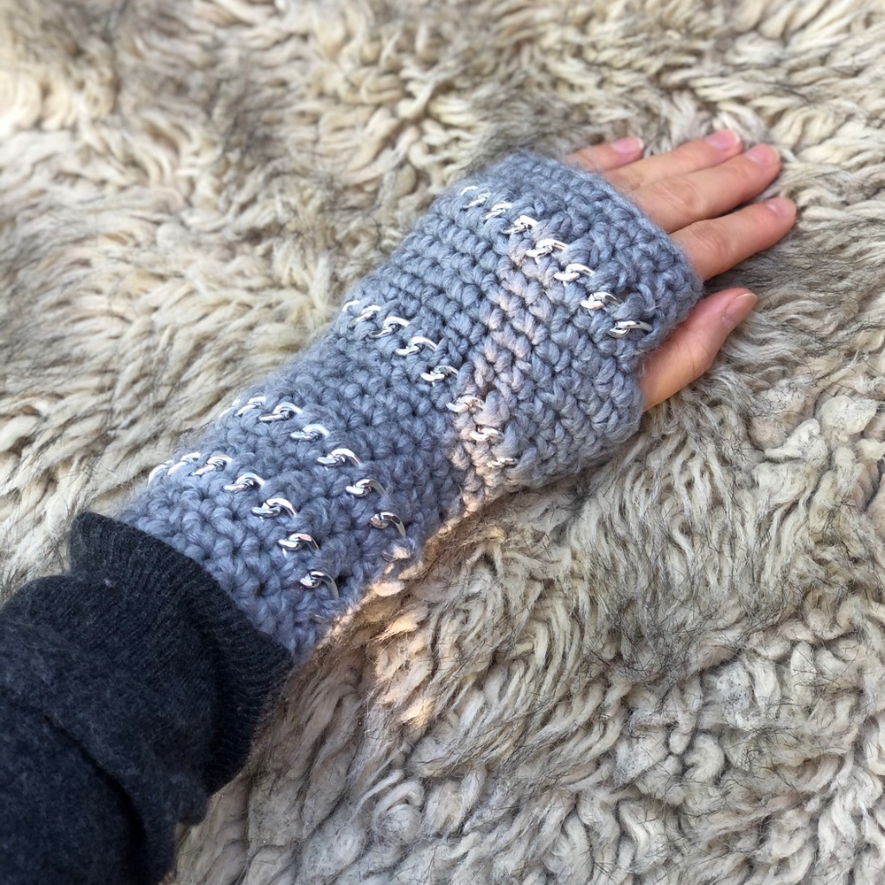 Open wool knit gloves mittens with chain